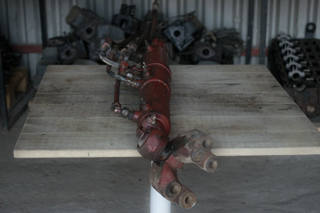 MERCEDES-BENZ SK HYDRAULIC STEERING BOTTLE - Hydraulic cylinder for Truck: picture 3 MERCEDES-BENZ SK HYDRAULIC STEERING BOTTLE - Hydraulic cylinder for Truck: picture 3