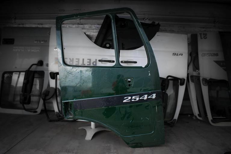 MERCEDES-BENZ SK - RIGHT - Door and parts for Truck: picture 1 MERCEDES-BENZ SK - RIGHT - Door and parts for Truck: picture 1