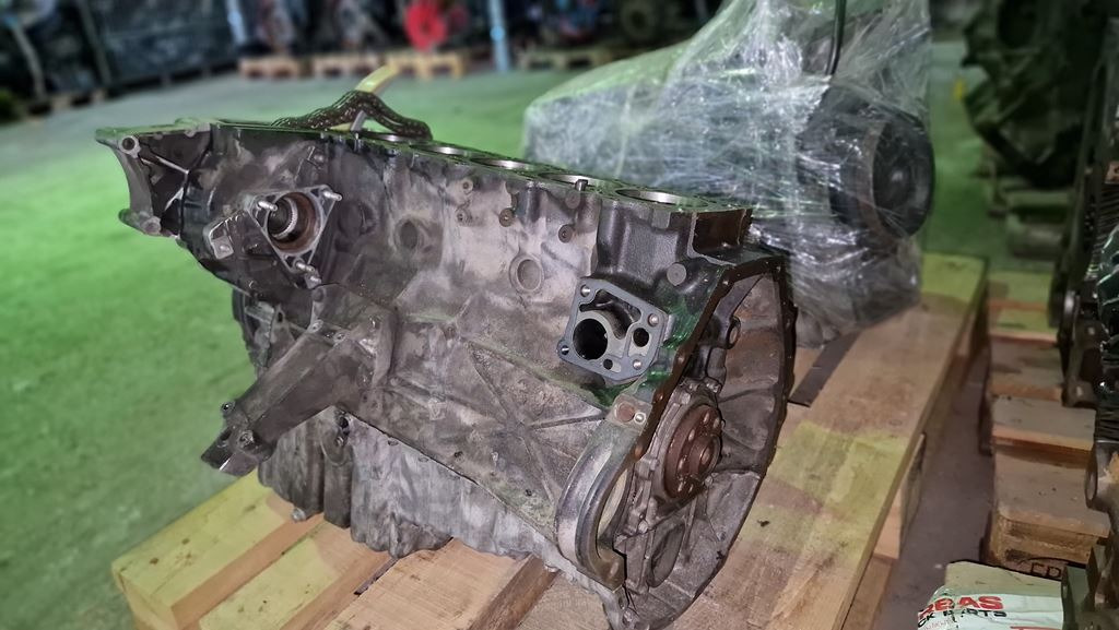 MERCEDES-BENZ SPRINTER 602 980 - Cylinder block for Truck: picture 3 MERCEDES-BENZ SPRINTER 602 980 - Cylinder block for Truck: picture 3