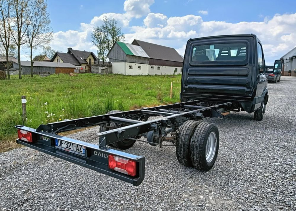 Cab chassis truck Iveco 35C13, 35C12, 35C14, 35C15: picture 17 Cab chassis truck Iveco 35C13, 35C12, 35C14, 35C15: picture 17