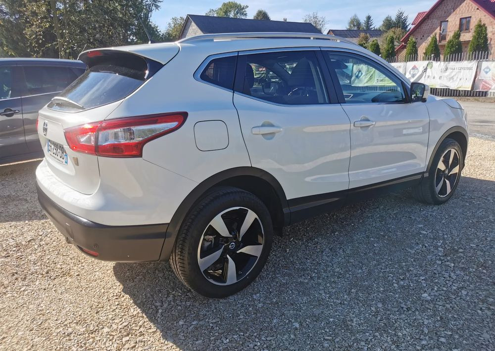 Nissan Qashqai 1.2 DIG-T N-Connecta EU6 - SUV: picture 4 Nissan Qashqai 1.2 DIG-T N-Connecta EU6 - SUV: picture 4