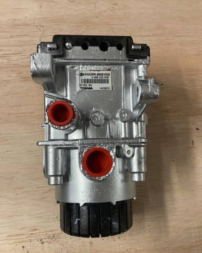 Scania EBS Modulator 1423910 - Brake parts for Truck: picture 1 Scania EBS Modulator 1423910 - Brake parts for Truck: picture 1