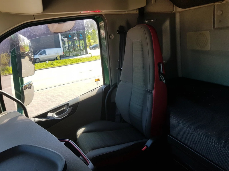 Container transporter/ Swap body truck Volvo FH 500 8x2 Euro 6 Netherlands truck: picture 14