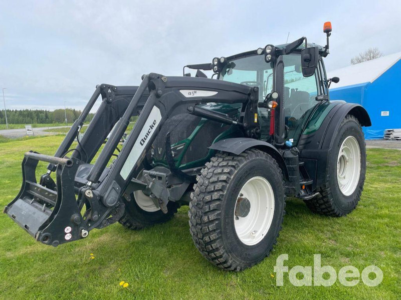 Valtra N154E Versu SmartTouch MR19 Valtra N154E Versu SmartTouch MR19 med frontlastare Quicke Q5M - Farm tractor: picture 1 Valtra N154E Versu SmartTouch MR19 Valtra N154E Versu SmartTouch MR19 med frontlastare Quicke Q5M - Farm tractor: picture 1