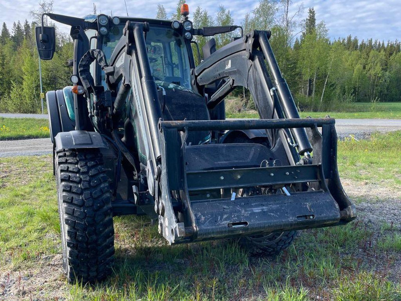 Valtra N154E Versu SmartTouch MR19 Valtra N154E Versu SmartTouch MR19 med frontlastare Quicke Q5M - Farm tractor: picture 2 Valtra N154E Versu SmartTouch MR19 Valtra N154E Versu SmartTouch MR19 med frontlastare Quicke Q5M - Farm tractor: picture 2