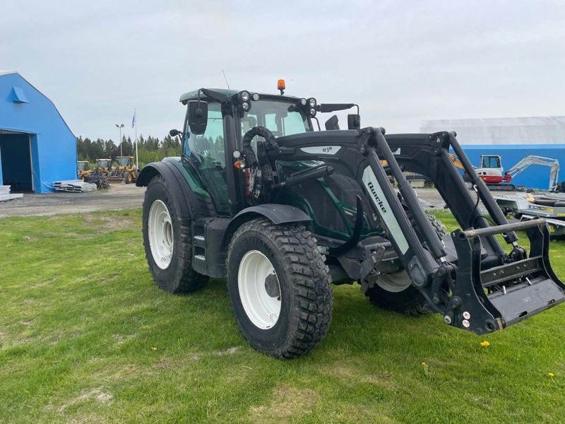 Valtra N154E Versu SmartTouch MR19 Valtra N154E Versu SmartTouch MR19 med frontlastare Quicke Q5M - Farm tractor: picture 3 Valtra N154E Versu SmartTouch MR19 Valtra N154E Versu SmartTouch MR19 med frontlastare Quicke Q5M - Farm tractor: picture 3