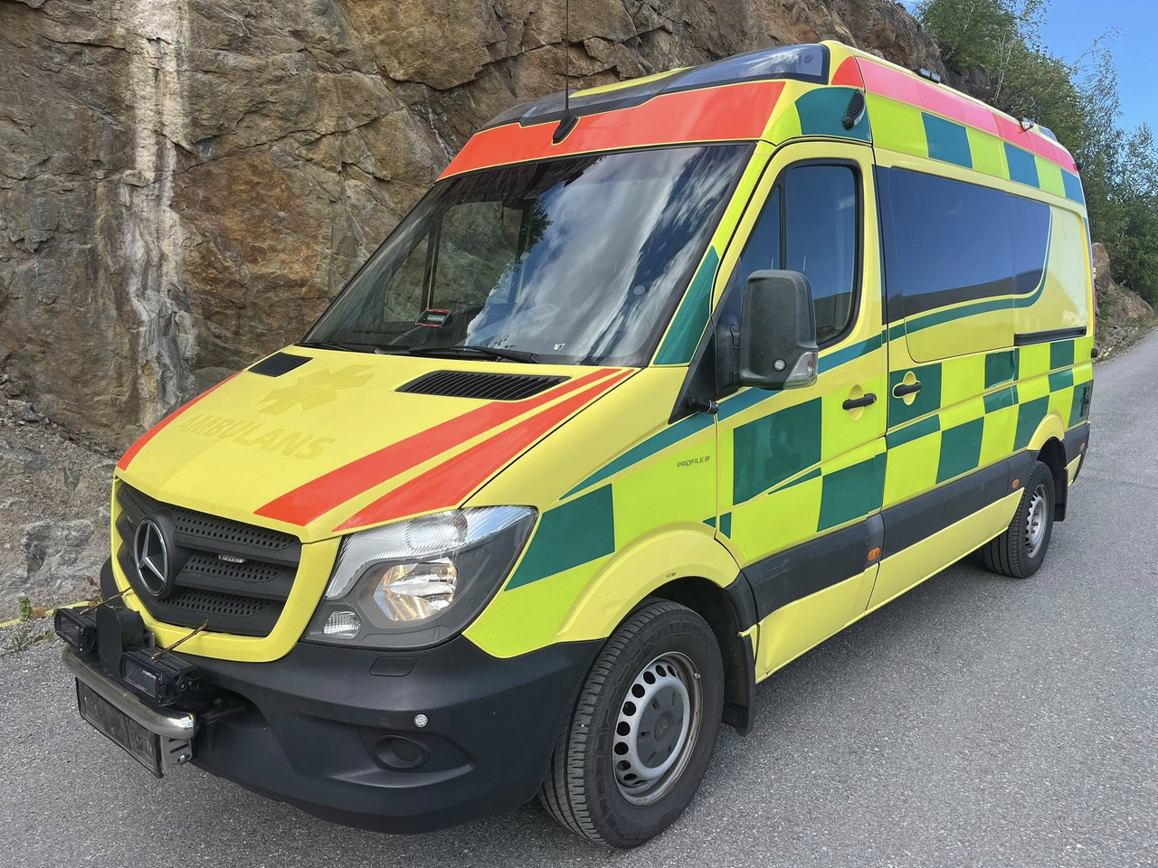 Mercedes-Benz Sprinter 319 - AMBULANCE - RESERVERAD !! - Ambulance: picture 1 Mercedes-Benz Sprinter 319 - AMBULANCE - RESERVERAD !! - Ambulance: picture 1