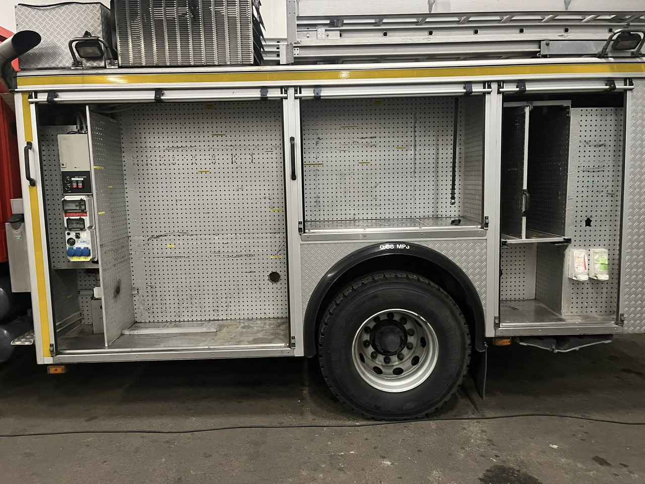 SCANIA P94GB 4x2 NZ310 - Fire engine - Fire truck: picture 2 SCANIA P94GB 4x2 NZ310 - Fire engine - Fire truck: picture 2