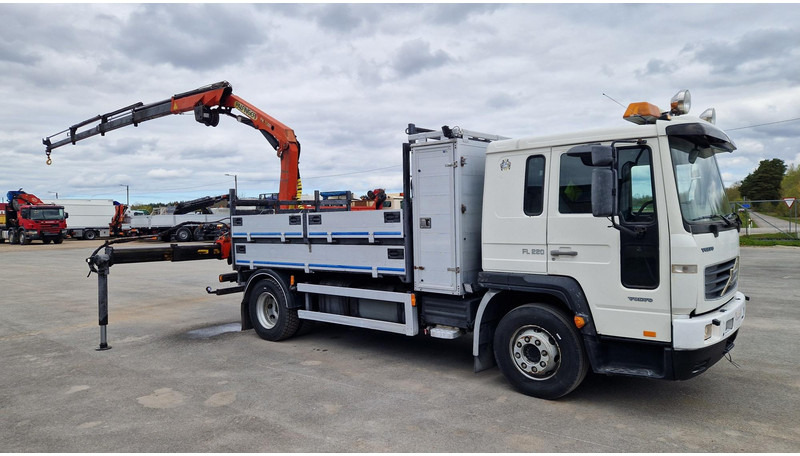 Volvo FL220 4X2 Palfinger PK7501 - Dropside/ Flatbed truck: picture 2 Volvo FL220 4X2 Palfinger PK7501 - Dropside/ Flatbed truck: picture 2