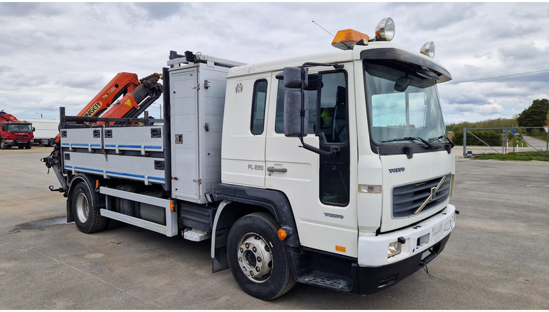 Volvo FL220 4X2 Palfinger PK7501 - Dropside/ Flatbed truck: picture 5 Volvo FL220 4X2 Palfinger PK7501 - Dropside/ Flatbed truck: picture 5