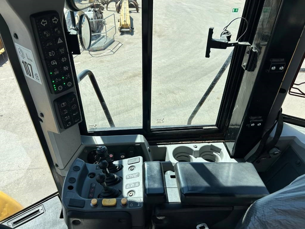 Wheel loader CAT 950 K: picture 13