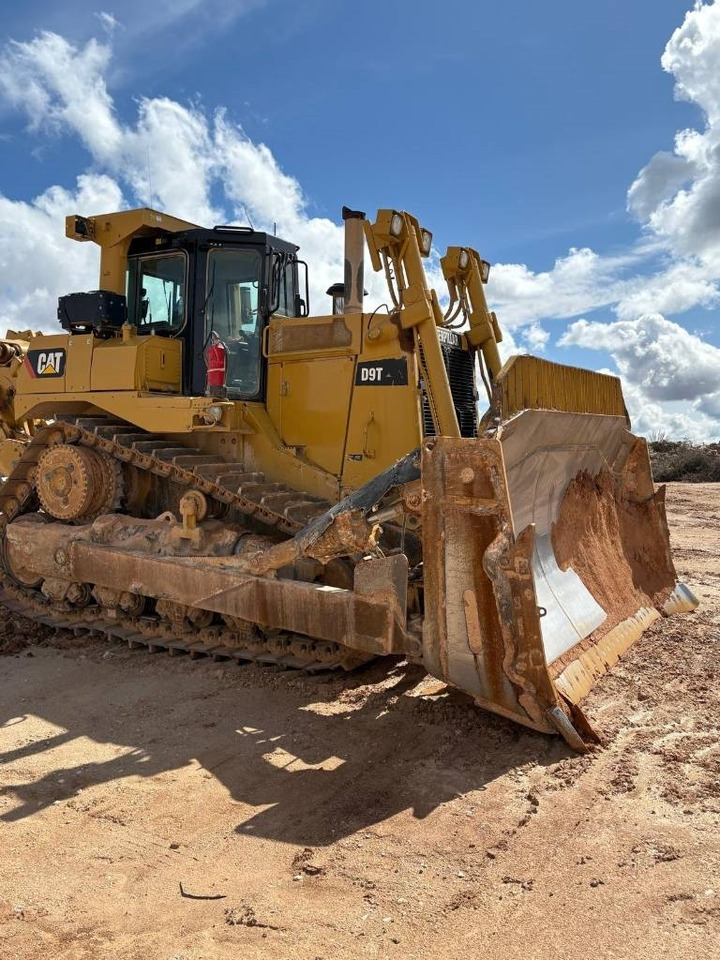CAT D 9 T (CE Certified / New Undercarriage) - Bulldozer: picture 3 CAT D 9 T (CE Certified / New Undercarriage) - Bulldozer: picture 3