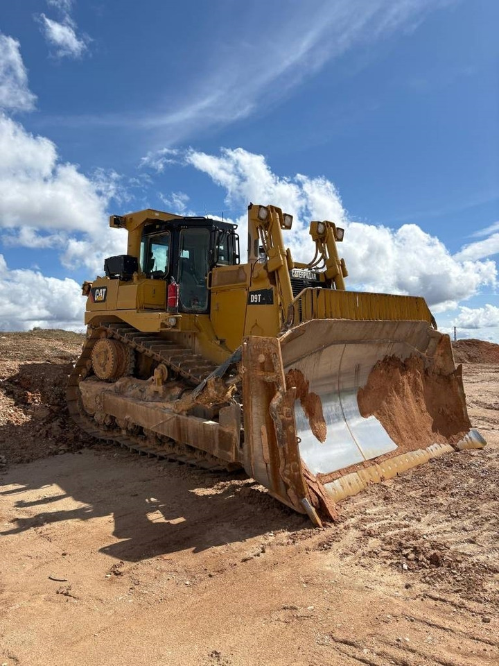 CAT D 9 T (CE Certified / New Undercarriage) - Bulldozer: picture 1 CAT D 9 T (CE Certified / New Undercarriage) - Bulldozer: picture 1