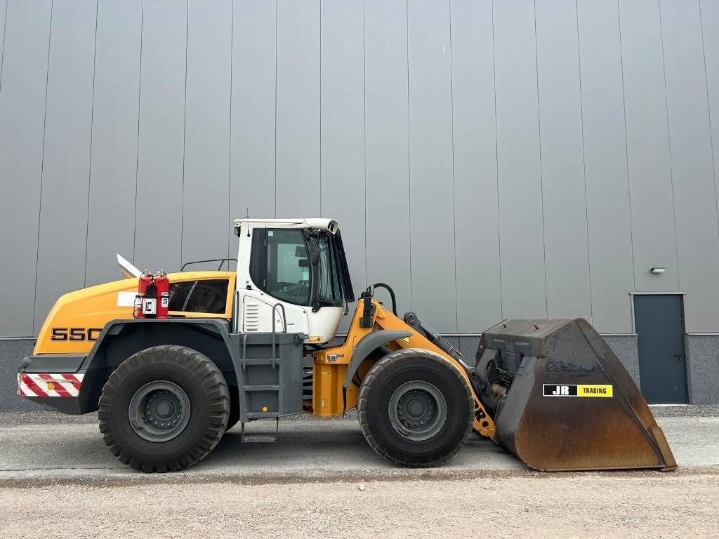 Leasing of Liebherr L 550 (Comes with High-tip - Mit Hochkipper) Liebherr L 550 (Comes with High-tip - Mit Hochkipper): picture 6 Leasing of Liebherr L 550 (Comes with High-tip - Mit Hochkipper) Liebherr L 550 (Comes with High-tip - Mit Hochkipper): picture 6