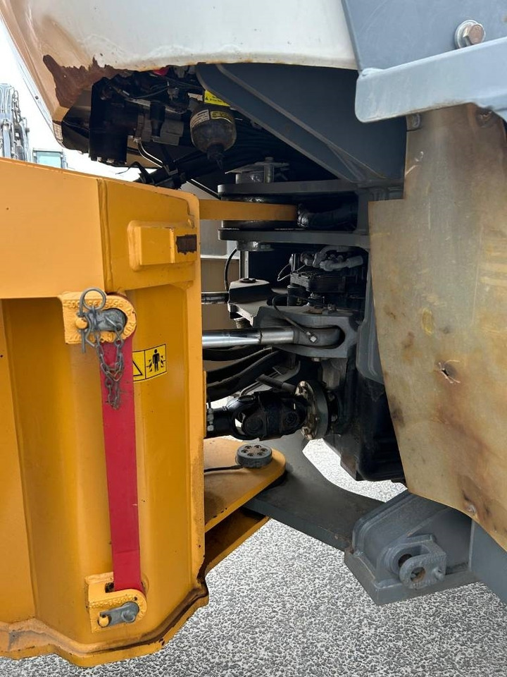 Leasing of Liebherr L 550 (Comes with High-tip - Mit Hochkipper) Liebherr L 550 (Comes with High-tip - Mit Hochkipper): picture 27 Leasing of Liebherr L 550 (Comes with High-tip - Mit Hochkipper) Liebherr L 550 (Comes with High-tip - Mit Hochkipper): picture 27