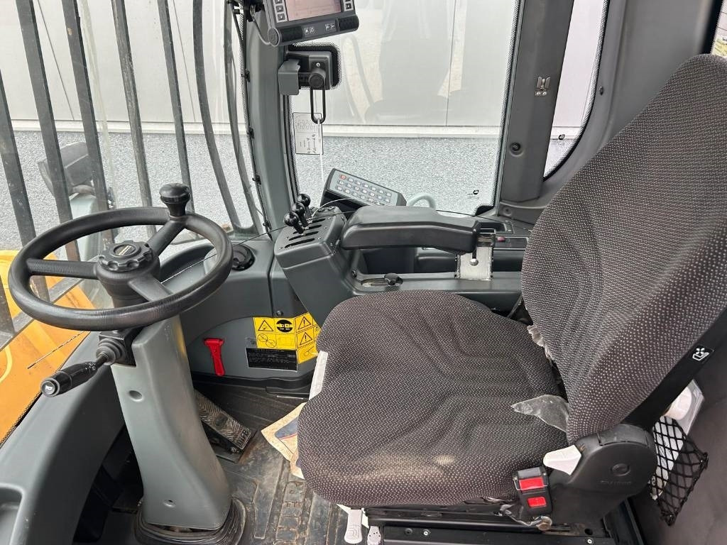 Leasing of Liebherr L 550 (Comes with High-tip - Mit Hochkipper) Liebherr L 550 (Comes with High-tip - Mit Hochkipper): picture 16 Leasing of Liebherr L 550 (Comes with High-tip - Mit Hochkipper) Liebherr L 550 (Comes with High-tip - Mit Hochkipper): picture 16