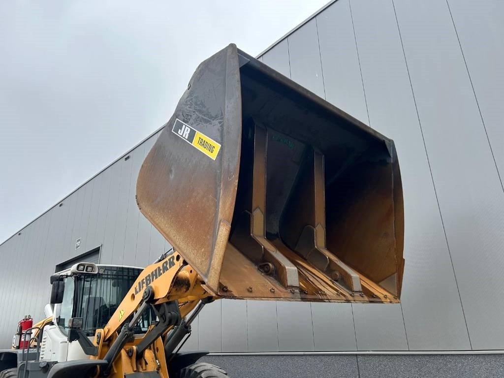 Leasing of Liebherr L 550 (Comes with High-tip - Mit Hochkipper) Liebherr L 550 (Comes with High-tip - Mit Hochkipper): picture 9 Leasing of Liebherr L 550 (Comes with High-tip - Mit Hochkipper) Liebherr L 550 (Comes with High-tip - Mit Hochkipper): picture 9