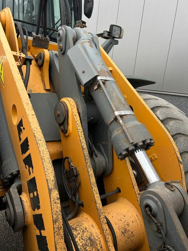 Leasing of Liebherr L 550 (Comes with High-tip - Mit Hochkipper) Liebherr L 550 (Comes with High-tip - Mit Hochkipper): picture 26 Leasing of Liebherr L 550 (Comes with High-tip - Mit Hochkipper) Liebherr L 550 (Comes with High-tip - Mit Hochkipper): picture 26