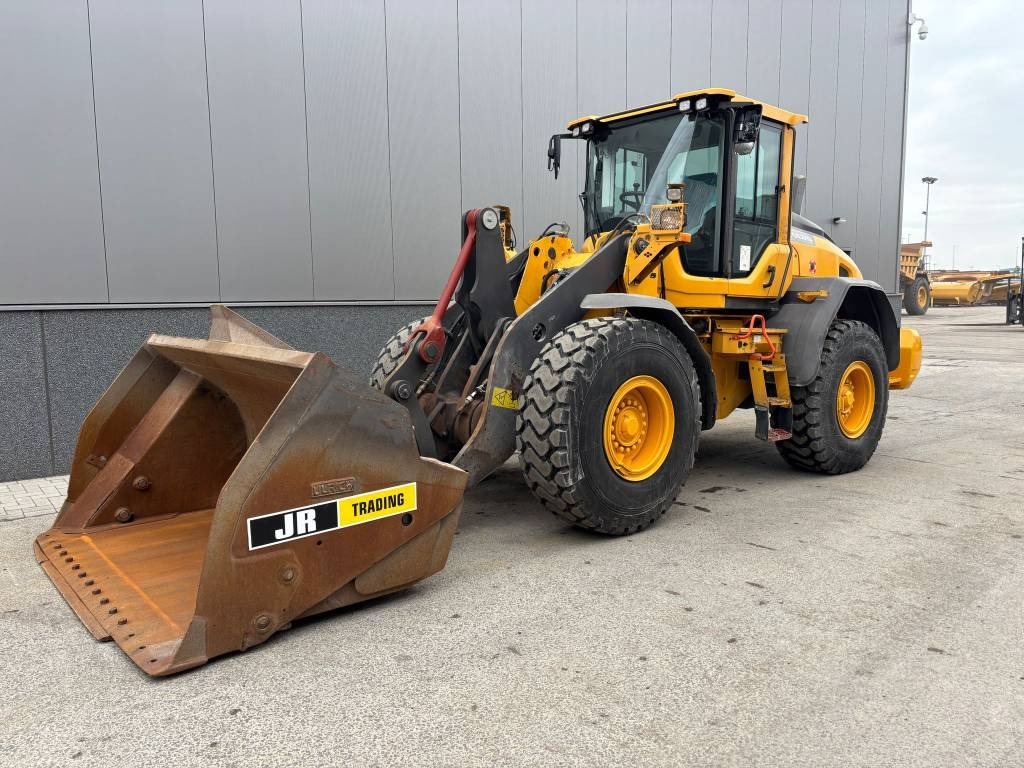 Volvo L 90 H (High tip + New tires)  - Wheel loader: picture 1 Volvo L 90 H (High tip + New tires)  - Wheel loader: picture 1