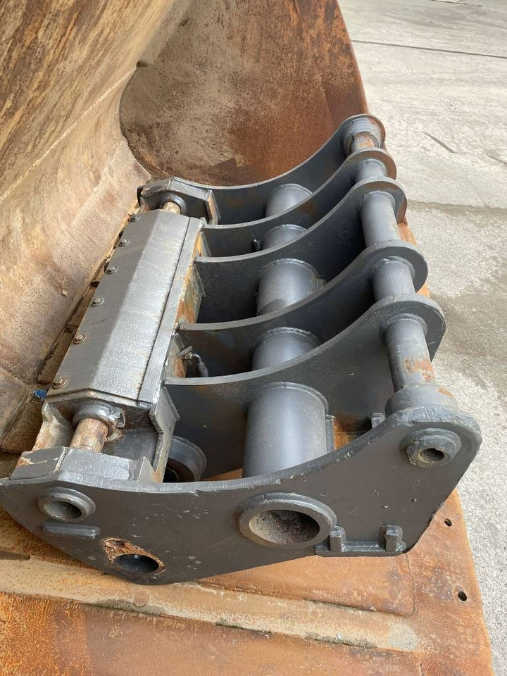 Volvo L250H L260H coupler + GP bucket - Bucket for Construction machinery: picture 1 Volvo L250H L260H coupler + GP bucket - Bucket for Construction machinery: picture 1