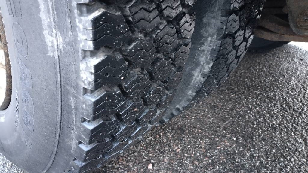 Scania P94 kokosivuaukeva kori+pl-nostin  - Box truck: picture 5 Scania P94 kokosivuaukeva kori+pl-nostin  - Box truck: picture 5