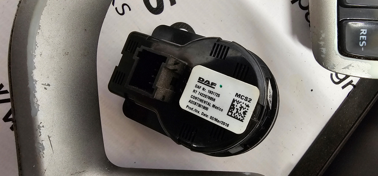 DAF DAF XF, CF, XF106 emission buttons set, control units, light control switch, voltage converter 1726282, 0657561, 1931725, 2151452, 2162812, 1368354, 1726283, 1316300, 1235163, 1368353, 1726283 - ECU: picture 4 DAF DAF XF, CF, XF106 emission buttons set, control units, light control switch, voltage converter 1726282, 0657561, 1931725, 2151452, 2162812, 1368354, 1726283, 1316300, 1235163, 1368353, 1726283 - ECU: picture 4