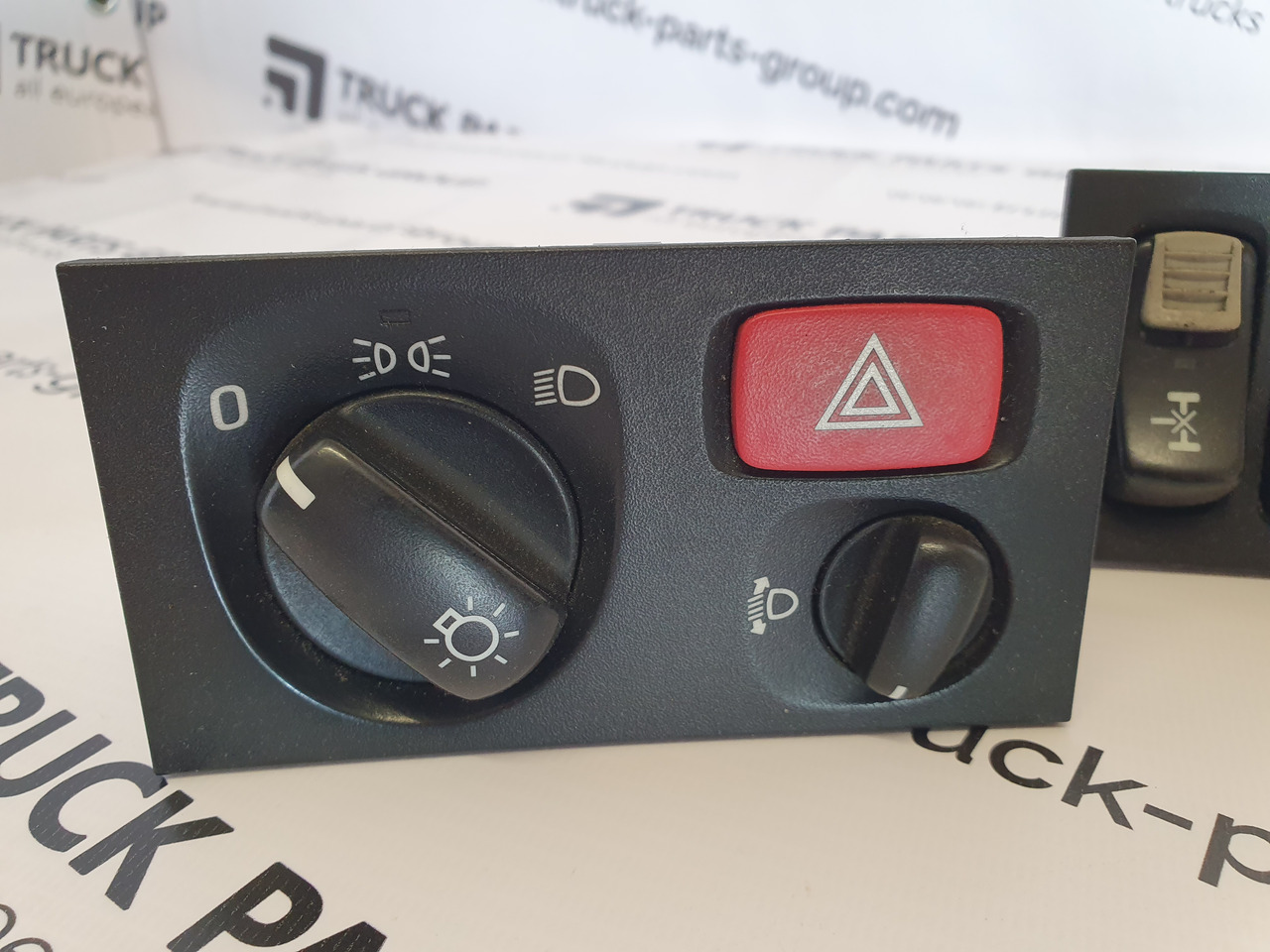 SCANIA SCANIA EURO3 P, G, R, T series headlights switch, dashboard, control panel 1540672, 1900316, 2252075, 2426881, 2001451, 2252076, 1900317, 2426882, 2001452; switch, front fog light, daytime running lig - Cab and interior for Truck: picture 2 SCANIA SCANIA EURO3 P, G, R, T series headlights switch, dashboard, control panel 1540672, 1900316, 2252075, 2426881, 2001451, 2252076, 1900317, 2426882, 2001452; switch, front fog light, daytime running lig - Cab and interior for Truck: picture 2