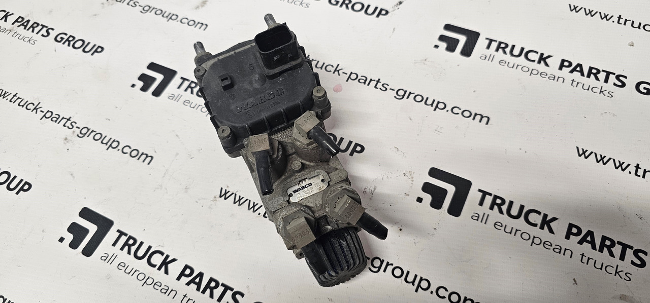 DAF DAF XF, 106XF EURO6 emission foot brake valve, pneumatic main brake valve 1568659, 4800030440, 2136030, 1998070, 1747130, 4800030640, 4800030440, 0092075 - Spare parts: picture 1 DAF DAF XF, 106XF EURO6 emission foot brake valve, pneumatic main brake valve 1568659, 4800030440, 2136030, 1998070, 1747130, 4800030640, 4800030440, 0092075 - Spare parts: picture 1