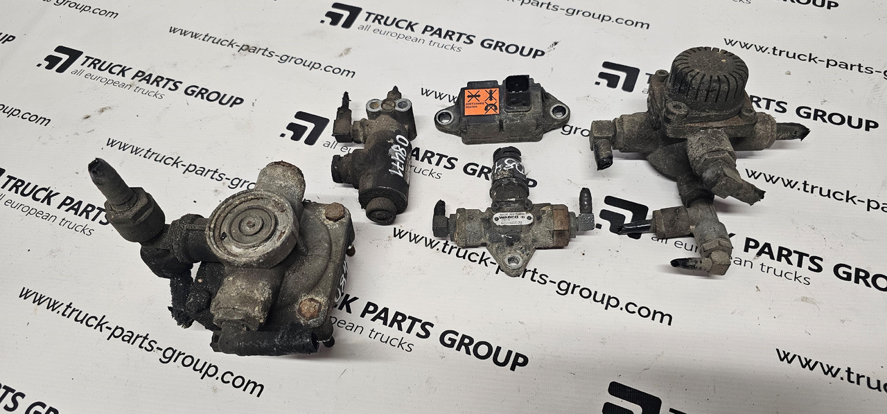 DAF DAF XF, CF, 106XF EURO6 emission various pneumatic valves units 4721726260, 4480650801, DJ76C091C9, K105481, 4342080300, 1330025, 41026587, 5010347978, 1738496, 1315509, 1197581, 41197581, 1980680, 23 - Spare parts: picture 1 DAF DAF XF, CF, 106XF EURO6 emission various pneumatic valves units 4721726260, 4480650801, DJ76C091C9, K105481, 4342080300, 1330025, 41026587, 5010347978, 1738496, 1315509, 1197581, 41197581, 1980680, 23 - Spare parts: picture 1
