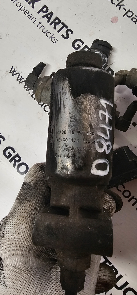 DAF DAF XF, CF, 106XF EURO6 emission various pneumatic valves units 4721726260, 4480650801, DJ76C091C9, K105481, 4342080300, 1330025, 41026587, 5010347978, 1738496, 1315509, 1197581, 41197581, 1980680, 23 - Spare parts: picture 5 DAF DAF XF, CF, 106XF EURO6 emission various pneumatic valves units 4721726260, 4480650801, DJ76C091C9, K105481, 4342080300, 1330025, 41026587, 5010347978, 1738496, 1315509, 1197581, 41197581, 1980680, 23 - Spare parts: picture 5