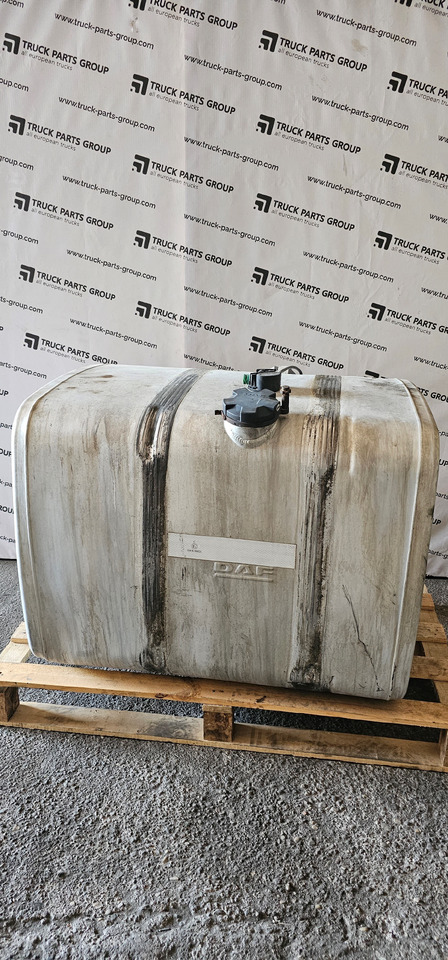 DAF DAF XF, CF EURO6 emission fuel tank in fully complete with brackets 1944798, 1944800, 2193145, 1944801, 2198081, 1949897, 2198104, 1945569, 2198105, 2259915, 1681827, 1617170, 1949909, 1945569, 194480 - Spare parts: picture 1 DAF DAF XF, CF EURO6 emission fuel tank in fully complete with brackets 1944798, 1944800, 2193145, 1944801, 2198081, 1949897, 2198104, 1945569, 2198105, 2259915, 1681827, 1617170, 1949909, 1945569, 194480 - Spare parts: picture 1