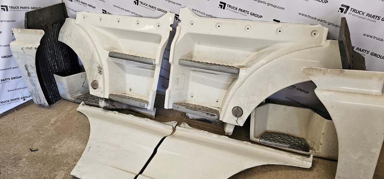 MAN MAN TGX EURO6 front bumper set, lamps, full set plastic + steps set 81416106759, 81416100559, 81626100018, 81626100024, 81626100019, 81626100023, 81251018521, 81626100040, 2V5839268, 81416100558, 8141 - Spare parts: picture 5 MAN MAN TGX EURO6 front bumper set, lamps, full set plastic + steps set 81416106759, 81416100559, 81626100018, 81626100024, 81626100019, 81626100023, 81251018521, 81626100040, 2V5839268, 81416100558, 8141 - Spare parts: picture 5