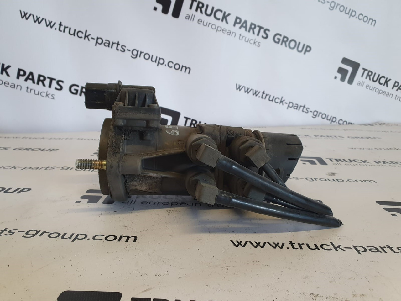 MAN MAN TGX / TGS EURO6 emission brake EBS control valve under pedal K039569, 81521306298, 81521306275, 81521306276 - Spare parts for Truck: picture 2 MAN MAN TGX / TGS EURO6 emission brake EBS control valve under pedal K039569, 81521306298, 81521306275, 81521306276 - Spare parts for Truck: picture 2