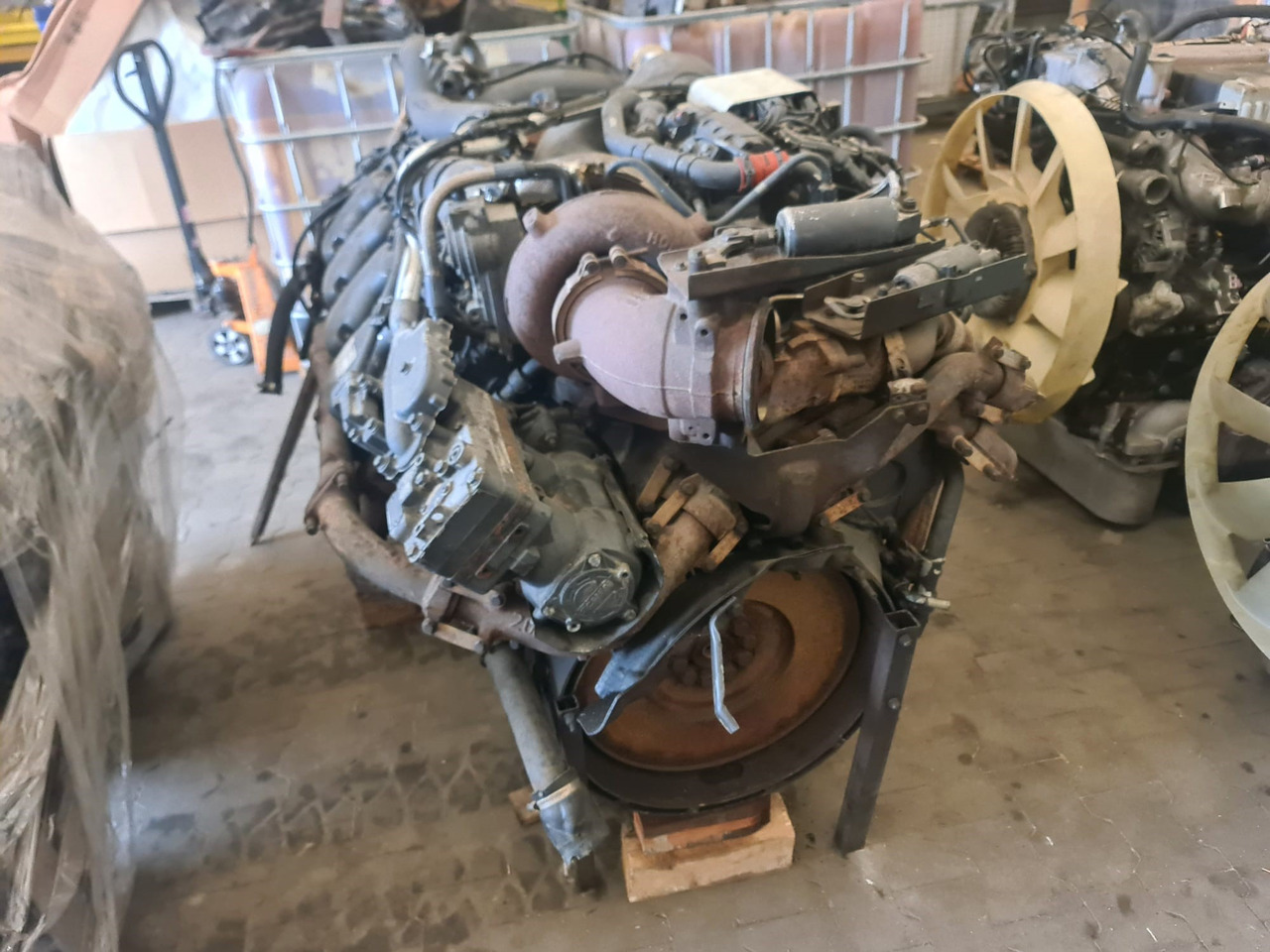 SCANIA Scania T, P, G, R, L, S series EURO6 emission engine DC16 type, V8, 8 cylinder 2238633, 2238506, 2330870, 2325341, 2304237, 2332984, 2410847, 2445401, 2402267, 2541642, 2556174, 2559200, 2597339, 2659 - Spare parts for Truck: picture 1 SCANIA Scania T, P, G, R, L, S series EURO6 emission engine DC16 type, V8, 8 cylinder 2238633, 2238506, 2330870, 2325341, 2304237, 2332984, 2410847, 2445401, 2402267, 2541642, 2556174, 2559200, 2597339, 2659 - Spare parts for Truck: picture 1