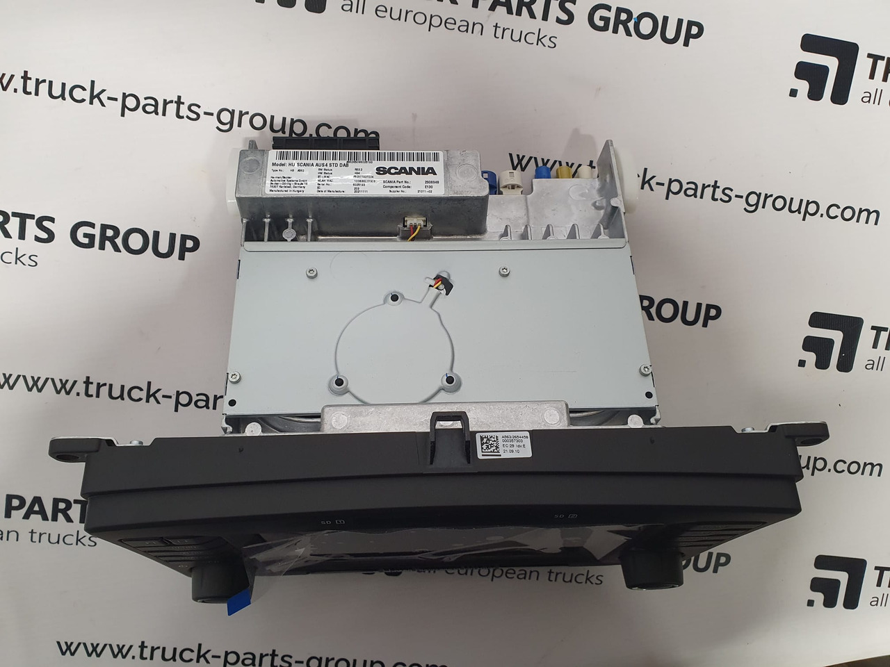 SCANIA Scania T, P, G, R, L series EURO6, EURO 6 emission standard series multimedia navigation system HU scania AUS4 STD DAB, NAVI system, Harman / Becker 2594720, 2735760, 2635711, 2783088, infotainment sy - Spare parts for Truck: picture 2 SCANIA Scania T, P, G, R, L series EURO6, EURO 6 emission standard series multimedia navigation system HU scania AUS4 STD DAB, NAVI system, Harman / Becker 2594720, 2735760, 2635711, 2783088, infotainment sy - Spare parts for Truck: picture 2