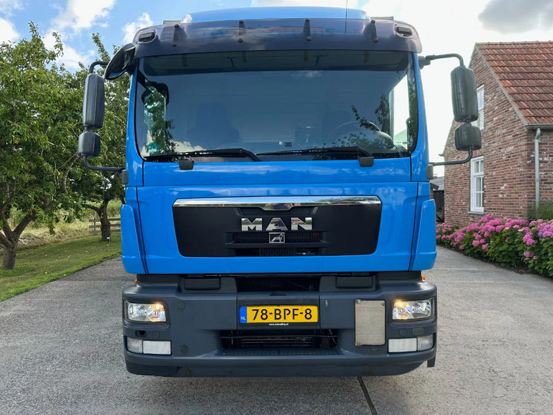 MAN TGM 12.250 / NL TRUCK / EURO 5 / SLIDING ROOF / BOX + TAILLIFT / FULL AIR / NAVI - Box truck: picture 2 MAN TGM 12.250 / NL TRUCK / EURO 5 / SLIDING ROOF / BOX + TAILLIFT / FULL AIR / NAVI - Box truck: picture 2