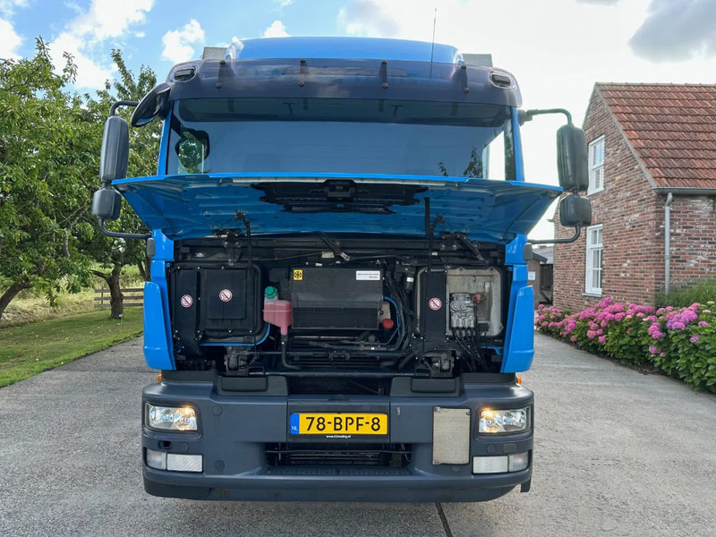 MAN TGM 12.250 / NL TRUCK / EURO 5 / SLIDING ROOF / BOX + TAILLIFT / FULL AIR / NAVI - Box truck: picture 3 MAN TGM 12.250 / NL TRUCK / EURO 5 / SLIDING ROOF / BOX + TAILLIFT / FULL AIR / NAVI - Box truck: picture 3