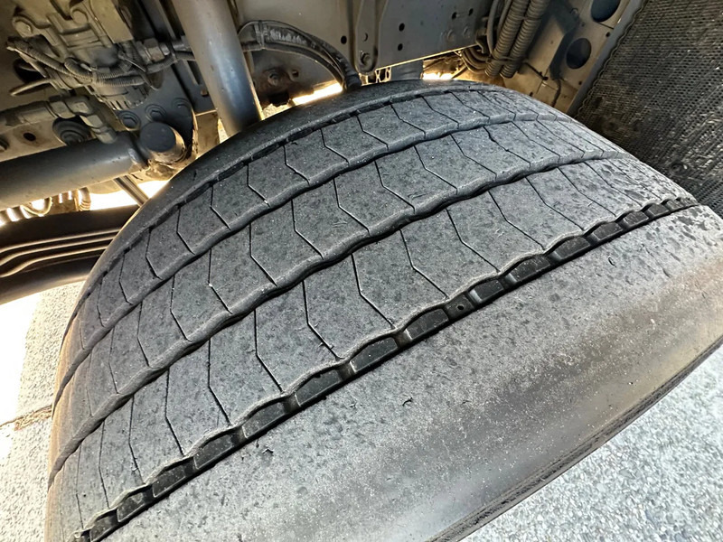 MAN TGS 26.360 / NL TRUCK / EURO 5 / 6x2 / LENK-LIFT / DIJSEL 5 COMP. 23,2 m3 / AUTOMATIC - Tank truck: picture 5 MAN TGS 26.360 / NL TRUCK / EURO 5 / 6x2 / LENK-LIFT / DIJSEL 5 COMP. 23,2 m3 / AUTOMATIC - Tank truck: picture 5