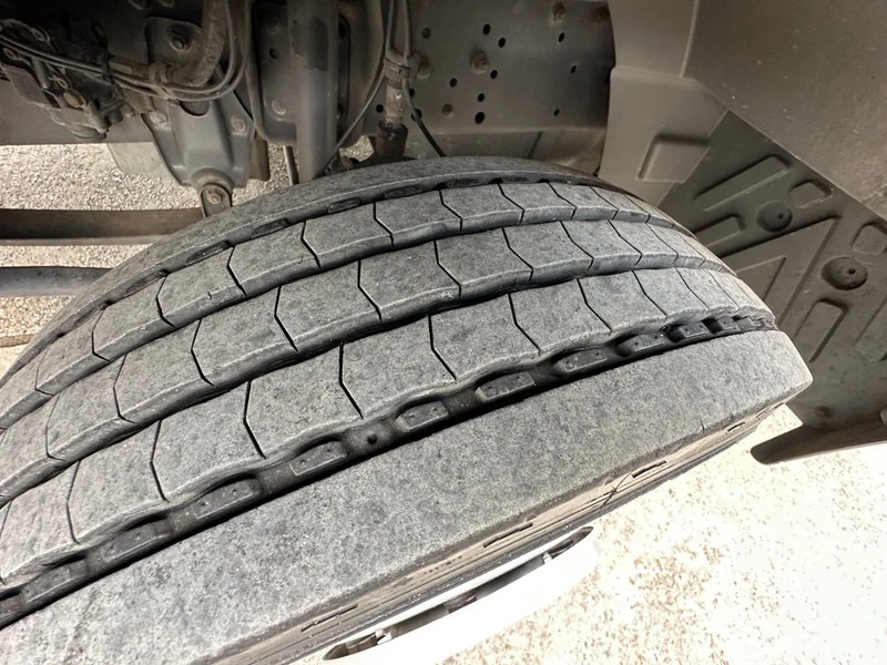 Mercedes-Benz Atego 815 / NL TRUCK / EURO 2 / BOX + LIFT / LOW KM / GOOD CONDITION / 7,5t - Box truck: picture 5 Mercedes-Benz Atego 815 / NL TRUCK / EURO 2 / BOX + LIFT / LOW KM / GOOD CONDITION / 7,5t - Box truck: picture 5