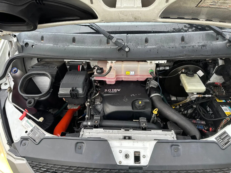 Iveco Daily 35C17 BE TREKKER 12T COMBI MET VELDHUIZEN SDO TRAILER 2008 / EURO 5 / 3 PERS. - Tractor unit: picture 4 Iveco Daily 35C17 BE TREKKER 12T COMBI MET VELDHUIZEN SDO TRAILER 2008 / EURO 5 / 3 PERS. - Tractor unit: picture 4