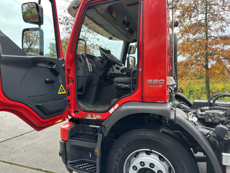Volvo FE 320 / NL TRUCK / EURO 5 / HIAB MULTILIFT XR 21T / LIKE NEW!! / LOW KM!! / LIFT+STEER AXLE - Hook lift truck: picture 4 Volvo FE 320 / NL TRUCK / EURO 5 / HIAB MULTILIFT XR 21T / LIKE NEW!! / LOW KM!! / LIFT+STEER AXLE - Hook lift truck: picture 4
