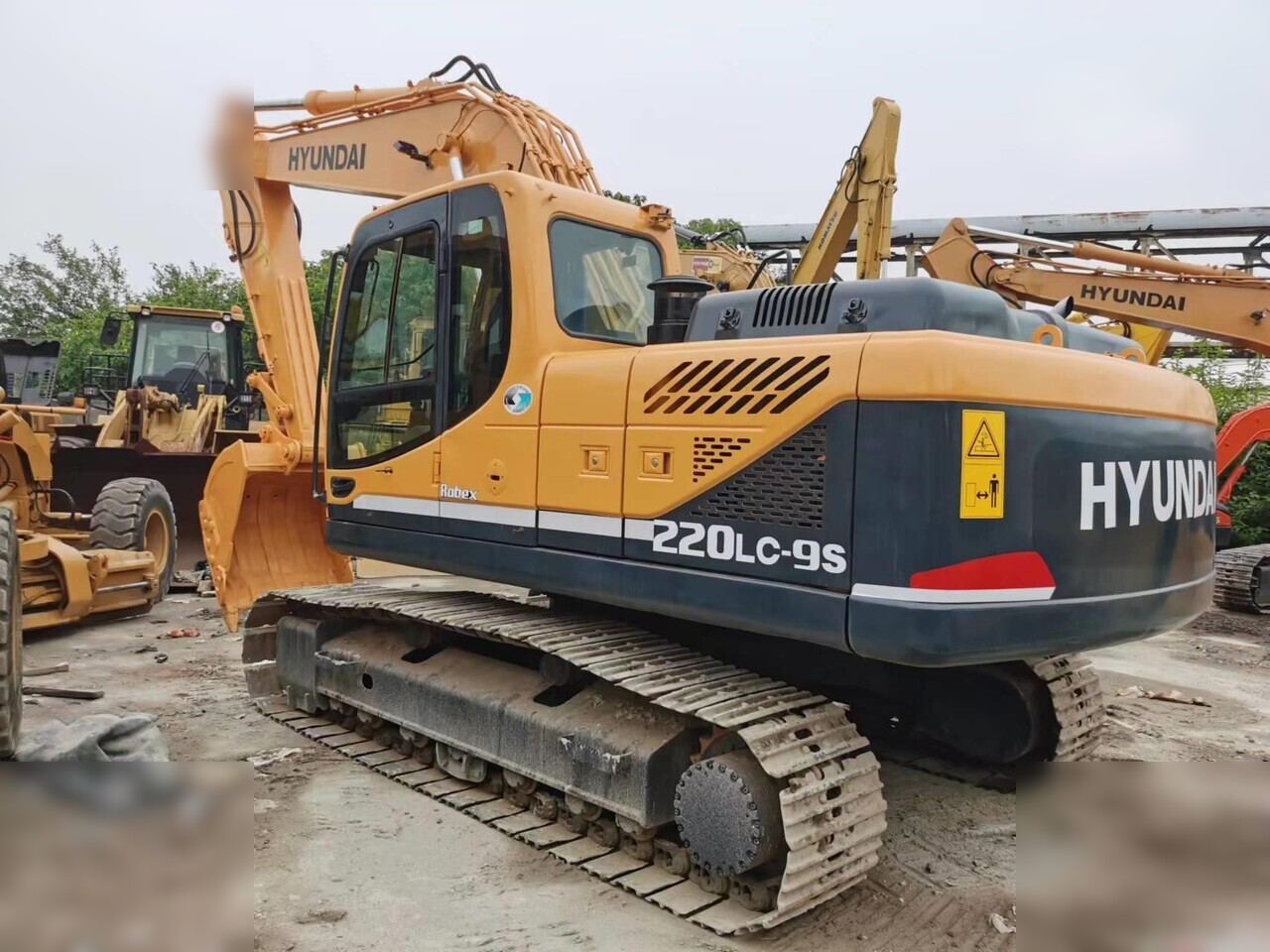 HYUNDAI ROBEX 220 LC-9S - Crawler excavator: picture 1 HYUNDAI ROBEX 220 LC-9S - Crawler excavator: picture 1