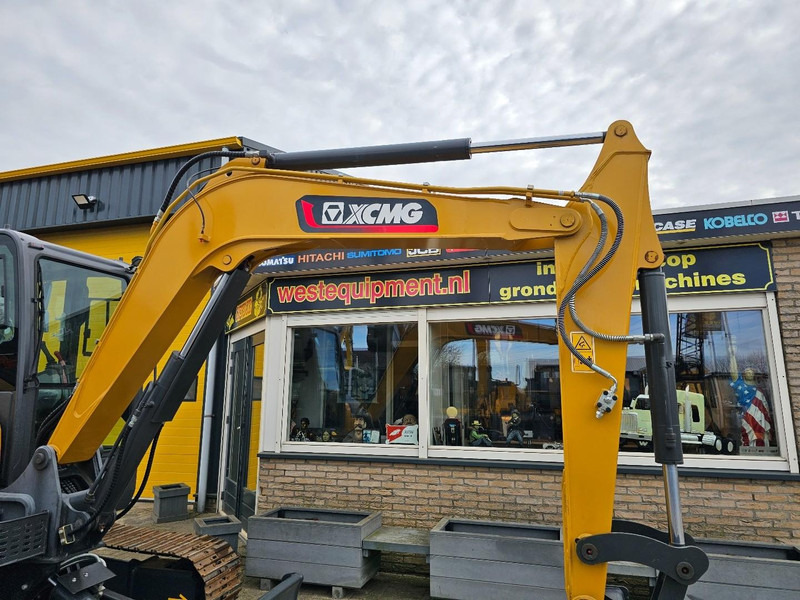 Mini excavator XCMG XE60GA: picture 7