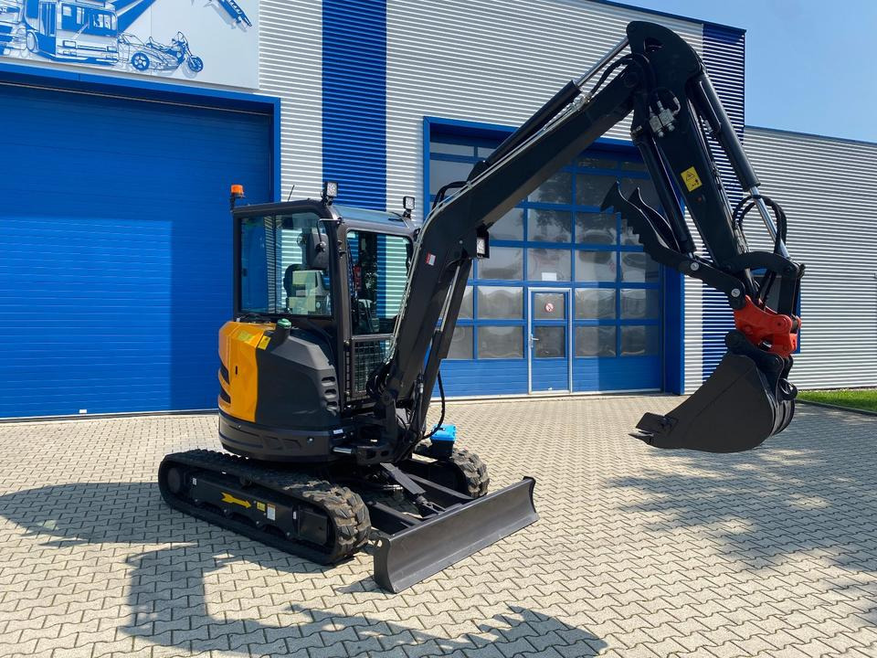 Minibagger BK4000KJS *INKL.19% MWST*BERGER KRAUS*KUBOTA*KLIMA* SCHWENKARM*SOFORT* - Mini excavator: picture 5 Minibagger BK4000KJS *INKL.19% MWST*BERGER KRAUS*KUBOTA*KLIMA* SCHWENKARM*SOFORT* - Mini excavator: picture 5