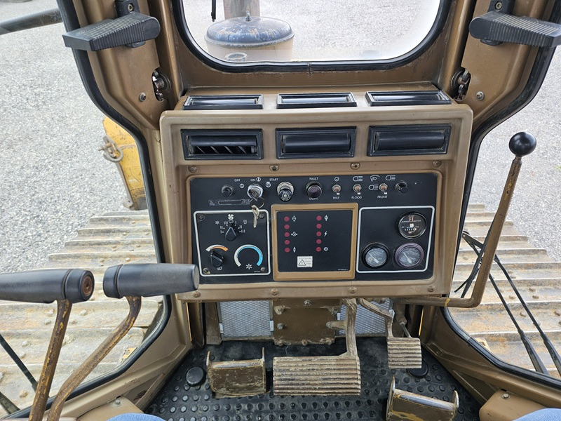 Bulldozer CATERPILLAR D4H: picture 12