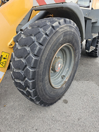 Wheel loader LIEBHERR L514: picture 21
