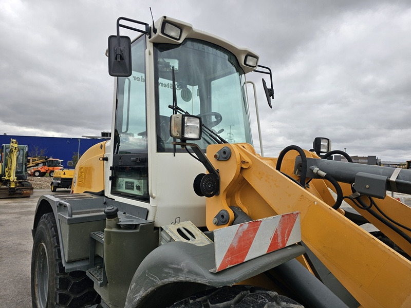Wheel loader LIEBHERR L514: picture 8