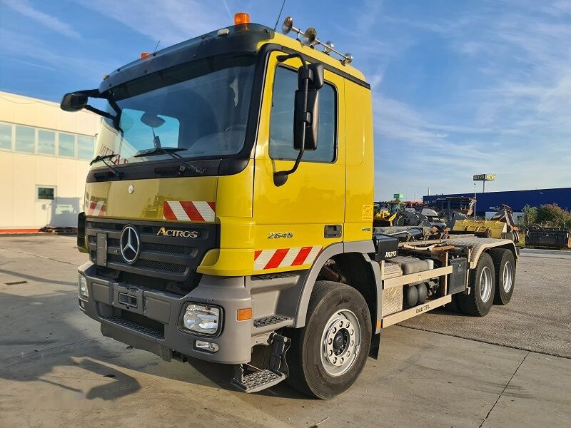 Mercedes-Benz DB2646 - Hook lift truck: picture 1 Mercedes-Benz DB2646 - Hook lift truck: picture 1
