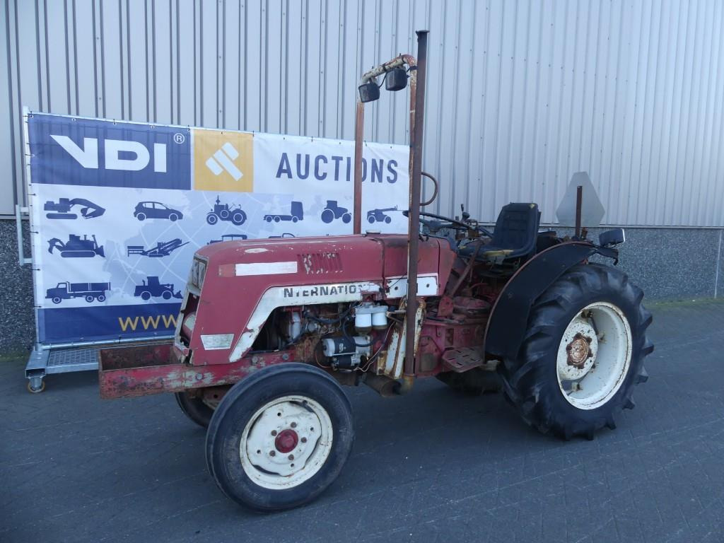 International 533 - Farm tractor: picture 1 International 533 - Farm tractor: picture 1