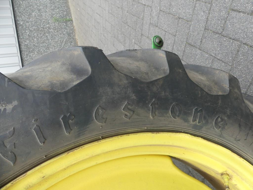 Farm tractor John-Deere 40: picture 13